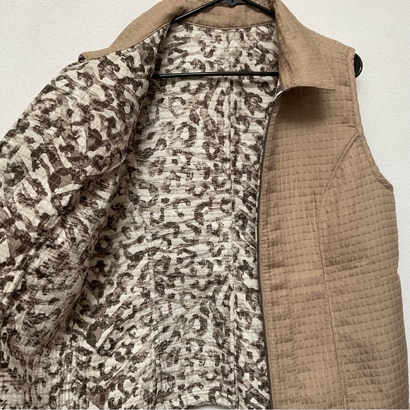 Tan, Brown, Cream Reversible Quilted Vest Collared Size XL Plain Animal Print - Picture 2 of 3